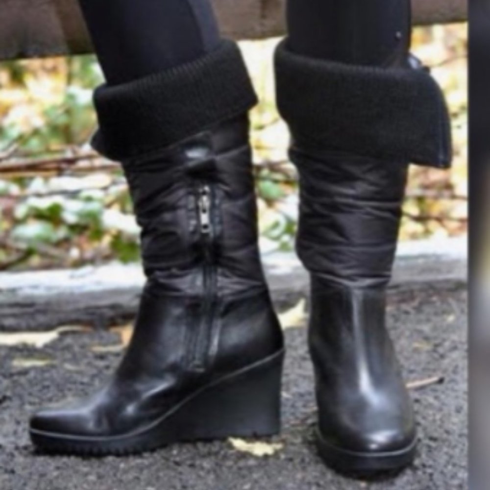 UGG Australia 'Leona' Wedge Boot size 9